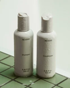 Shampoo 21 Shampoo -Fashion Makeup & Care Reverie Shampoo Lifestyle 07 scaled
