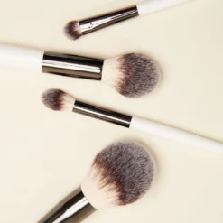 Everything Powder Brush -Fashion Makeup & Care Roen BrushSet 2000x2000 7 539d75d5 5fd8 4aee 937e 7dc0a0a8b4d5