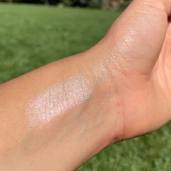 Lip-to-Lid Balmie Highlighter 30 Lip-to-Lid Balmie Highlighter -Fashion Makeup & Care SELECT FROSTING AXIOLOGY