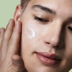 SUPERKIND Fortifying Moisturizer -Fashion Makeup & Care SK Moisturizer Application V1 square