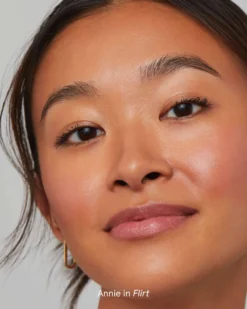 Ceramide Lip Silk -Fashion Makeup & Care SOSHE CeramideLipSilk Model 05 Flirt scaled