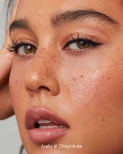 Precision Waterproof Eyeliner 31 Precision Waterproof Eyeliner -Fashion Makeup & Care SOSHE PrecisionEyeliner Model 06 Checkmate scaled