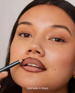 Soft Glide Lip Pencil -Fashion Makeup & Care SOSHE SoftGlideLipPencil Model 04 Moka scaled