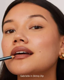 Soft Glide Lip Pencil -Fashion Makeup & Care SOSHE SoftGlideLipPencil Model 04 Skinnydip scaled