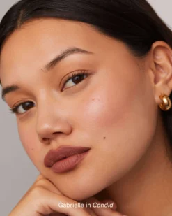 Soft Glide Lip Pencil -Fashion Makeup & Care SOSHE SoftGlideLipPencil Model 06 Candid scaled