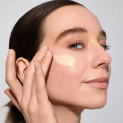SPF 50 Flex-Perfecting™ Mineral Drops Tinted Sunscreen 29 SPF 50 Flex-Perfecting™ Mineral Drops Tinted Sunscreen -Fashion Makeup & Care SPF50Tinted model 01 swatch