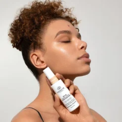 SPF 50 Flex-Perfecting™ Mineral Drops Tinted Sunscreen 39 SPF 50 Flex-Perfecting™ Mineral Drops Tinted Sunscreen -Fashion Makeup & Care SPF50Tinted model 02 lifestyle2