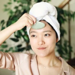 The Jade Gua Sha Facial Lifting Tool -Fashion Makeup & Care StephaniewithJadeGuaShaToolGSJA01 3