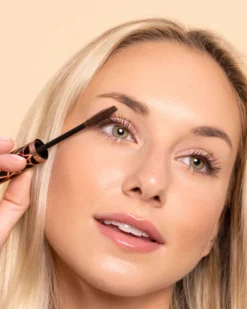 Eyes That TOK - Lash Enhancing Mascara -Fashion Makeup & Care TOKBeauty EyesThatTokMascara Model 05 Brown scaled