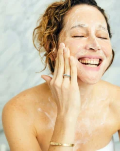 Regenerating Cleanser 16 Regenerating Cleanser -Fashion Makeup & Care TatHarper RegeneratingCleanser Lifestyle 04 scaled