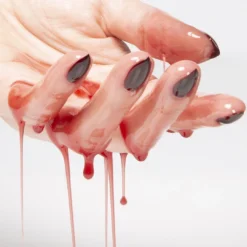 Thorn Oil Priming Facial Elixir -Fashion Makeup & Care ThornOilhand03