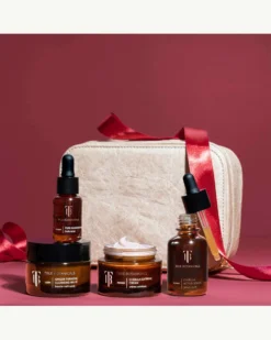 Glowy Bestsellers Starter Kit -Fashion Makeup & Care TrueBotanicals GlowyBestsellersKit Lifestyle 05 scaled