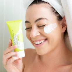 Prebiotix Instant Flash Facial -Fashion Makeup & Care Uncropped IFF Model Edit 01