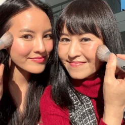 Youthforia Blush Brush -Fashion Makeup & Care YTH Credo 1080x1080 FionaAndMom BlushBrush PDP5