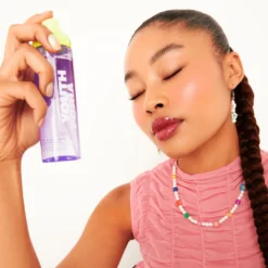 Pregame Setting Spray 19 Pregame Setting Spray -Fashion Makeup & Care YTH Credo 1080x1080 Lifestyle1 SettingSpray PDP6