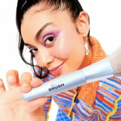 Youthforia Blush Brush -Fashion Makeup & Care YTH Credo 1080x1080 Lifestyle2 BlushBrush PDP4