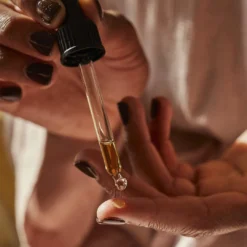 Organic Face Serum With Coffee Oil -Fashion Makeup & Care upcirclehydratefaceserumlifestylesuladropperhand1atcredobeauty